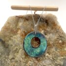 Pendentif émaillé